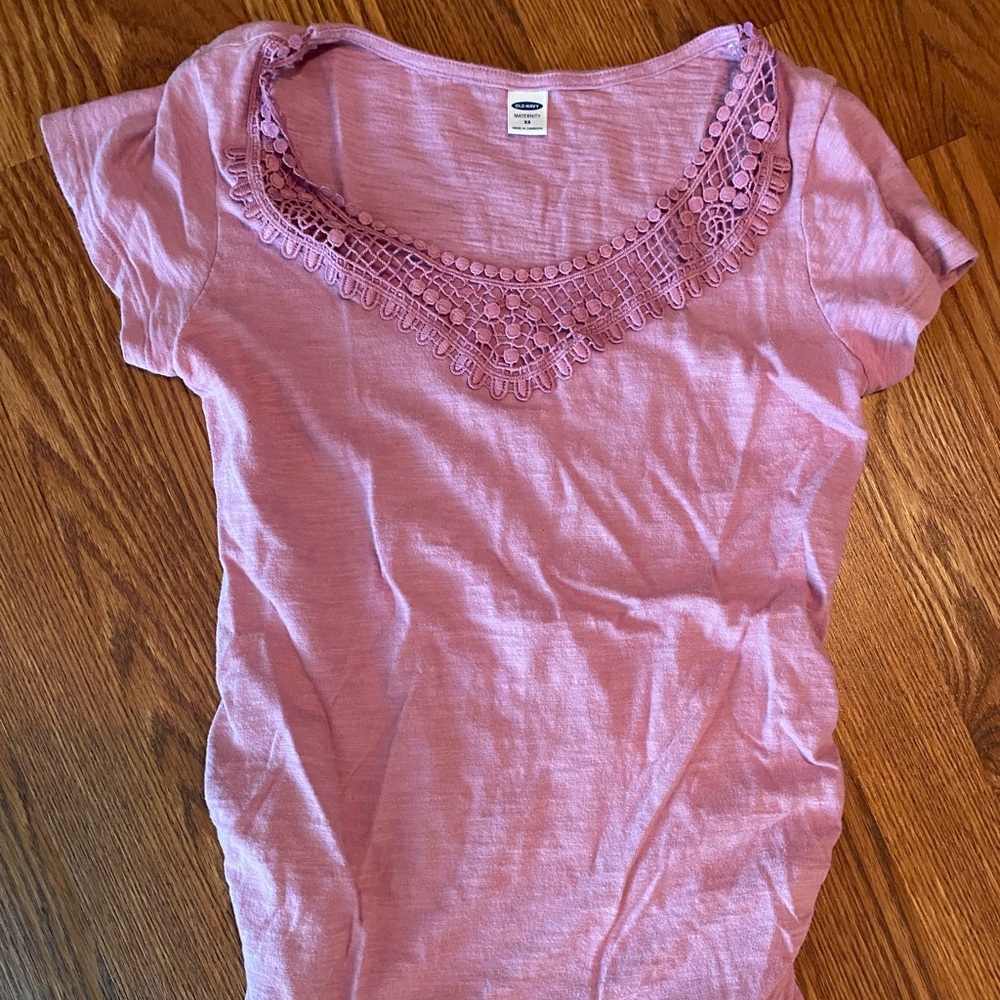 Maternity tshirt with lace accent
